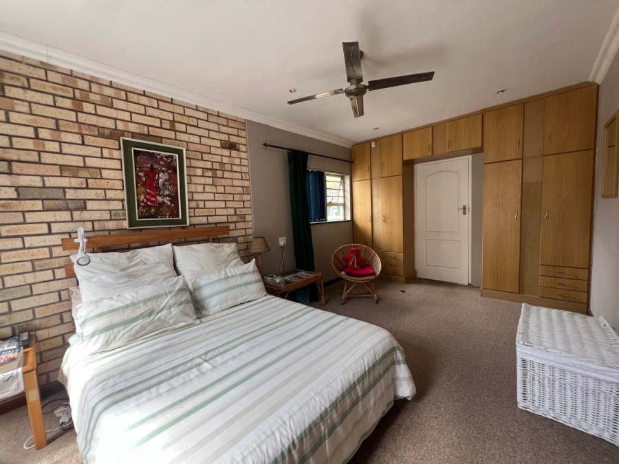5 Bedroom Property for Sale in Seaview Eastern Cape